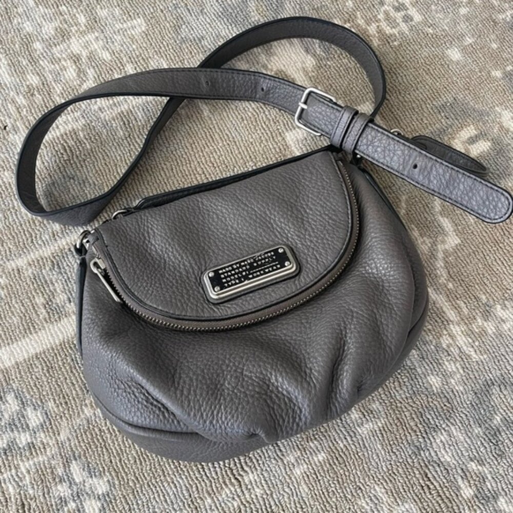 Marc by Marc Jacobs Designer Women Leather Taupe Gray Crossbody Purse Hand Bag